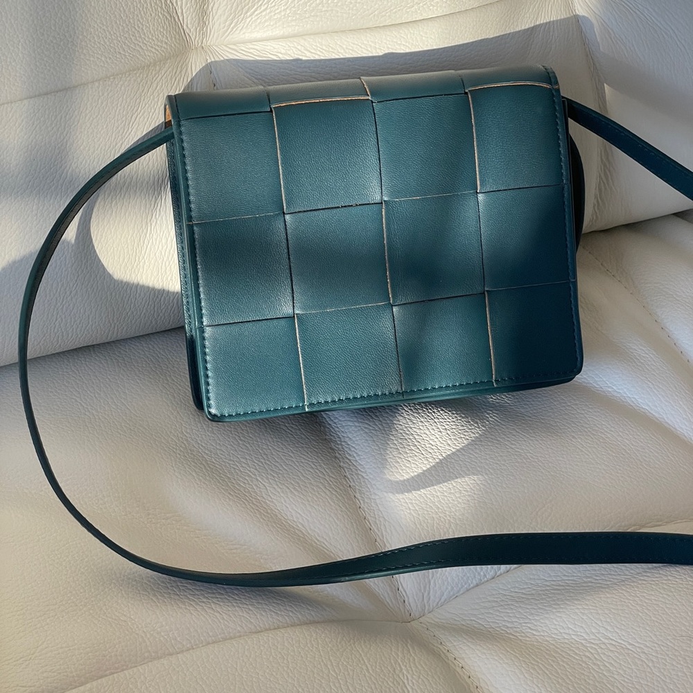 BNWT bottega vendetta mini cassette crossbody in teal turquoise blue green